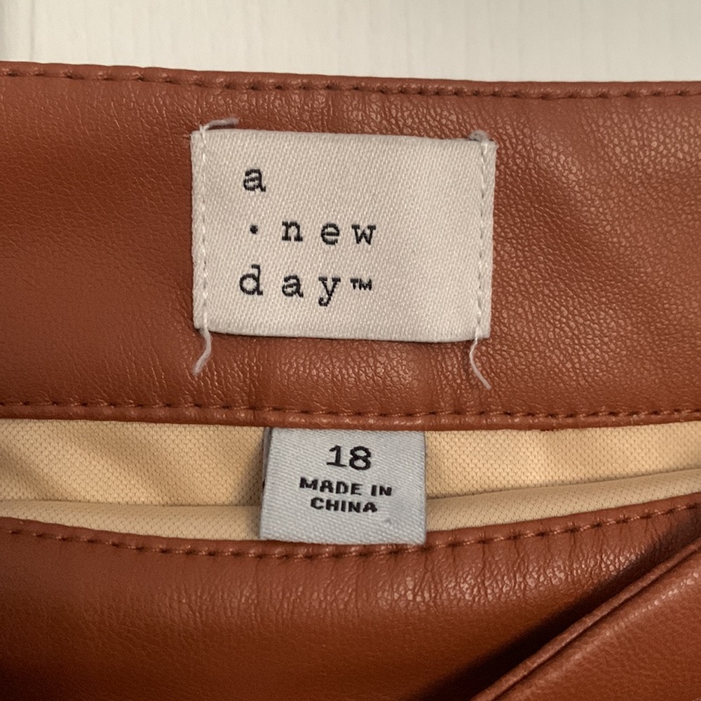 Side Zipper Brown Pleather Middy Skirt - Picture 5 of 7